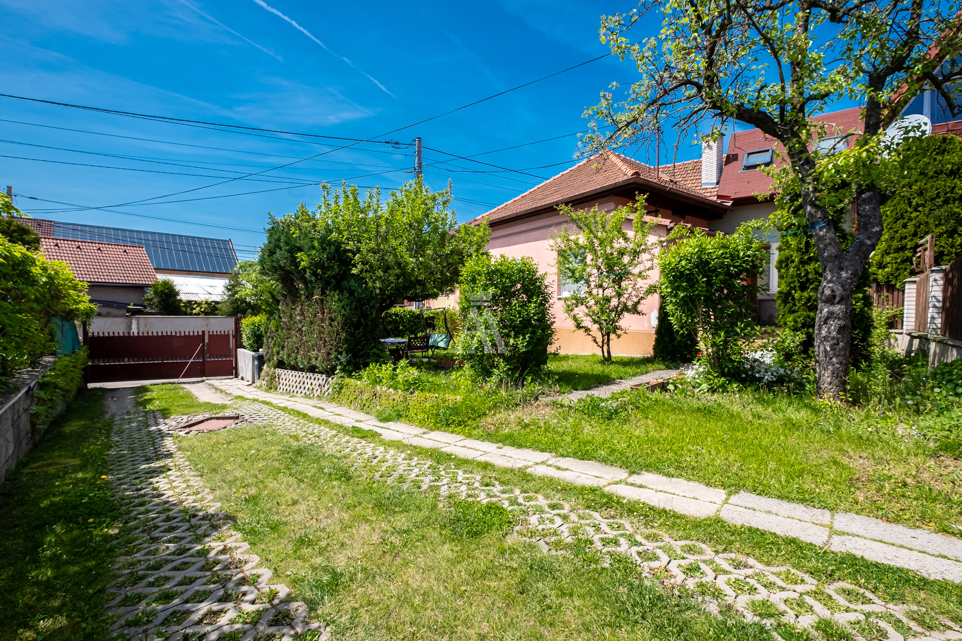 všetky inžinierske siete, samostatný pozemok